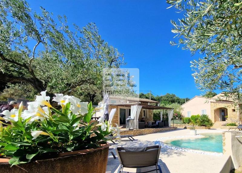 Propriété - 144 m² - 6 pièces