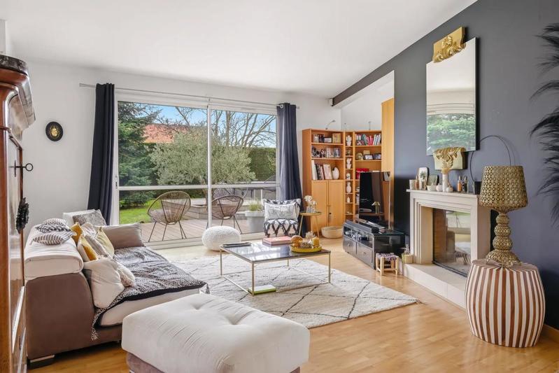 Maison - 235 m² - 7 pièces