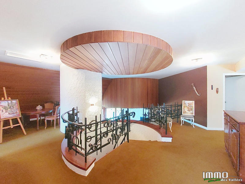 Maison - 238 m² - 8 pièces