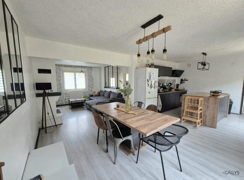 Maison - 120 m² - 7 pièces