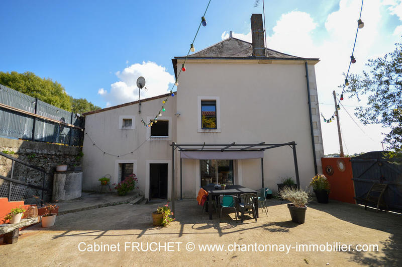 Maison - 232 m² - 6 pièces