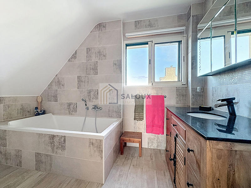 Maison - 164 m² - 4 pièces