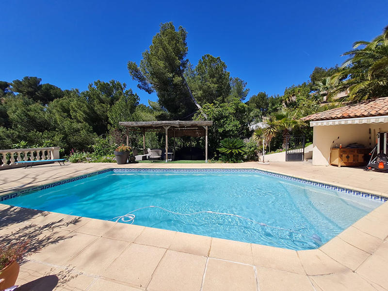 Maison - 235 m² - 7 pièces