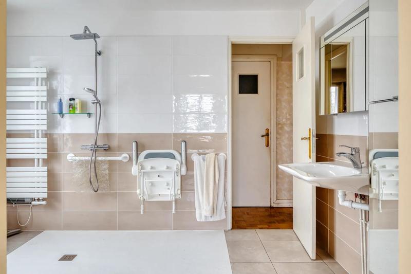 Maison - 215 m² - 8 pièces