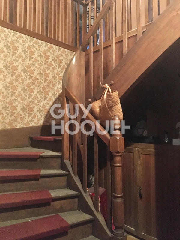 Maison - 220 m² - 12 pièces