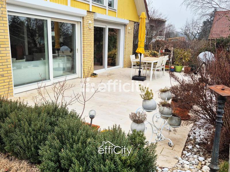 Maison - 232 m² - 8 pièces