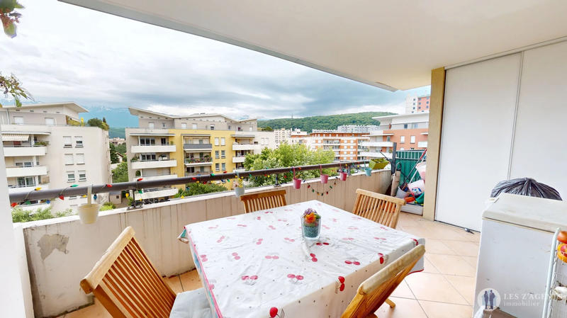 Appartement - 96 m² - 5 pièces