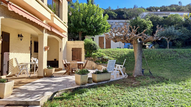 Maison - 290 m² - 9 pièces