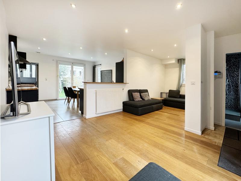 Maison - 121 m² - 5 pièces