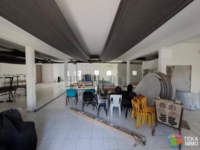 Local commercial - 242 m²