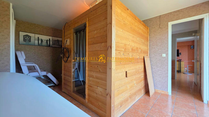 Maison - 700 m² - 9 pièces