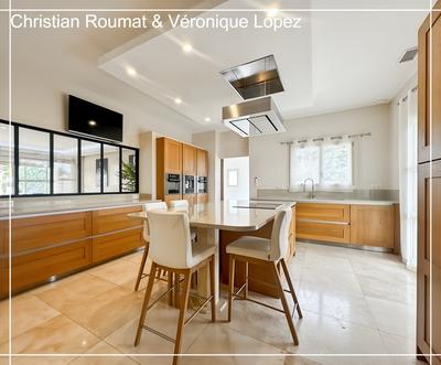 Maison - 207 m² - 5 pièces