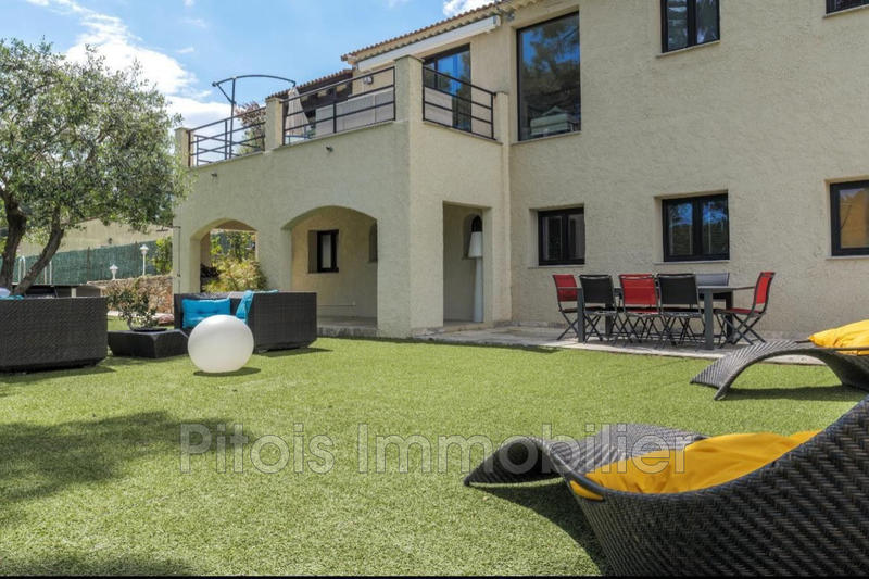 Maison - 198 m² - 3 pièces