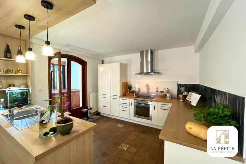 Maison - 450 m² - 10 pièces