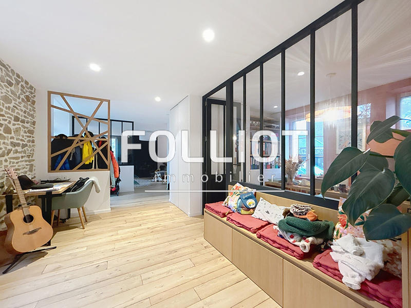 Maison - 240 m² - 8 pièces