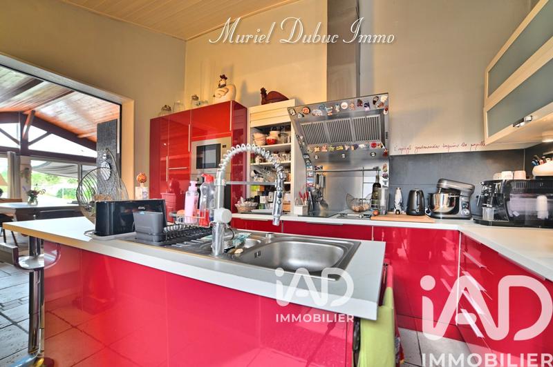 Maison - 239 m² - 8 pièces