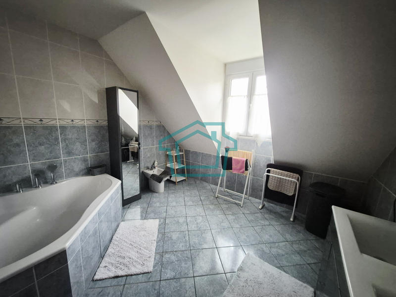 Maison - 198 m² - 6 pièces