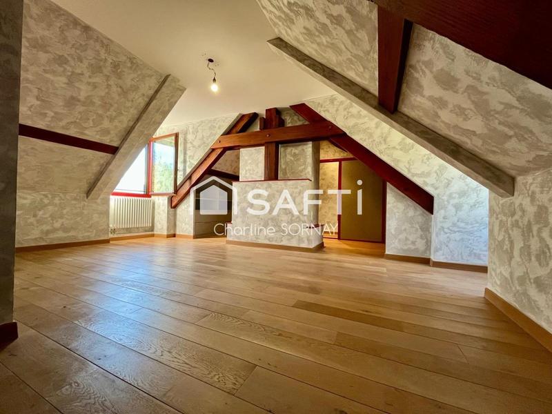 Maison - 185 m² - 8 pièces