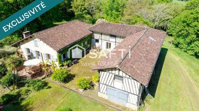 Maison - 335 m² - 10 pièces