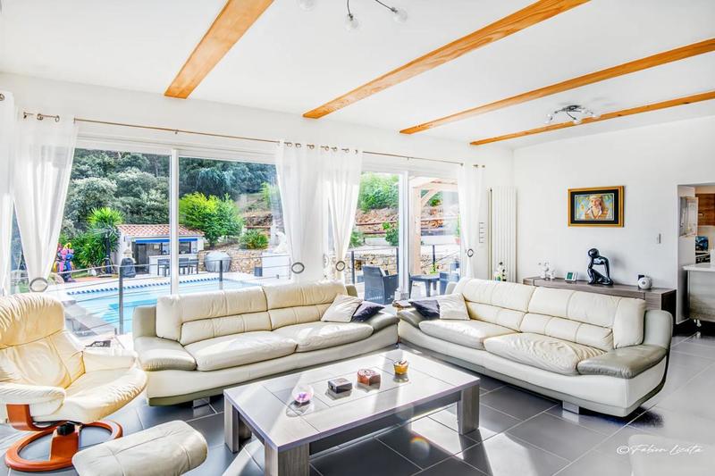 Maison - 300 m² - 8 pièces