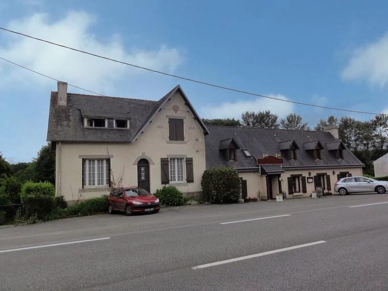 Maison - 453 m² - 12 pièces