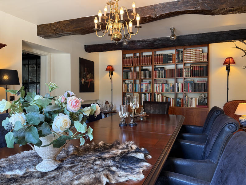 Maison - 280 m² - 10 pièces