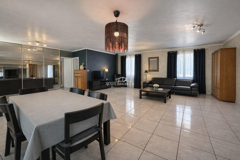 Maison - 230 m² - 8 pièces