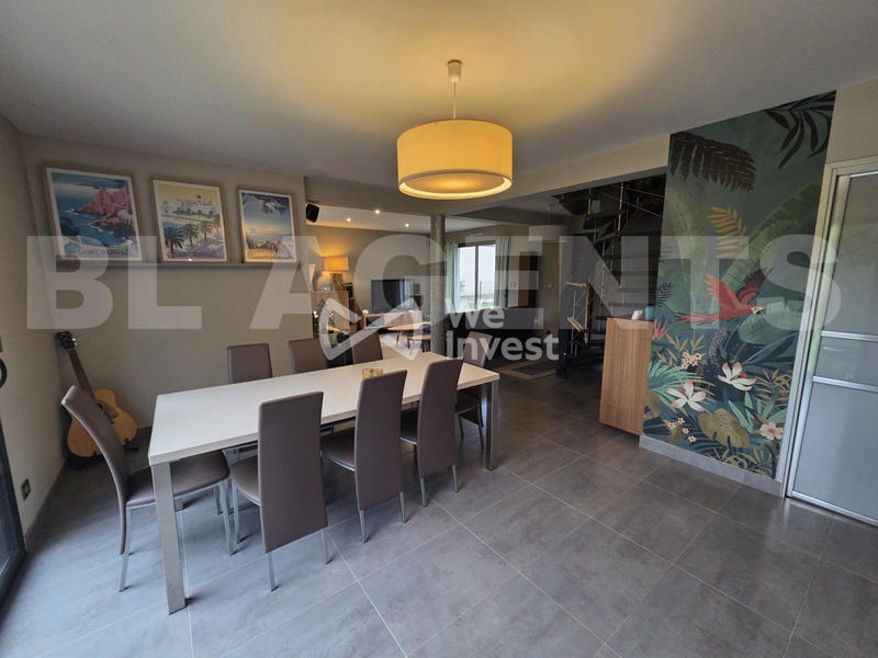 Maison - 180 m² - 9 pièces