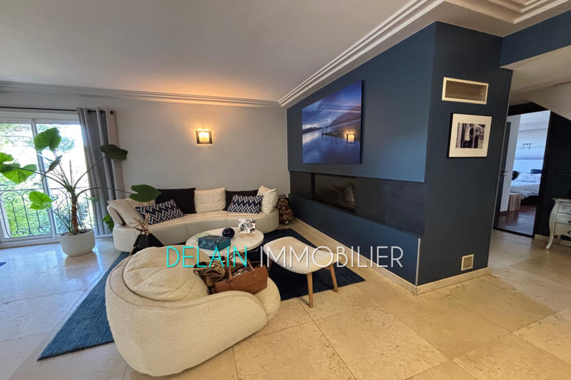 Maison - 275 m² - 8 pièces