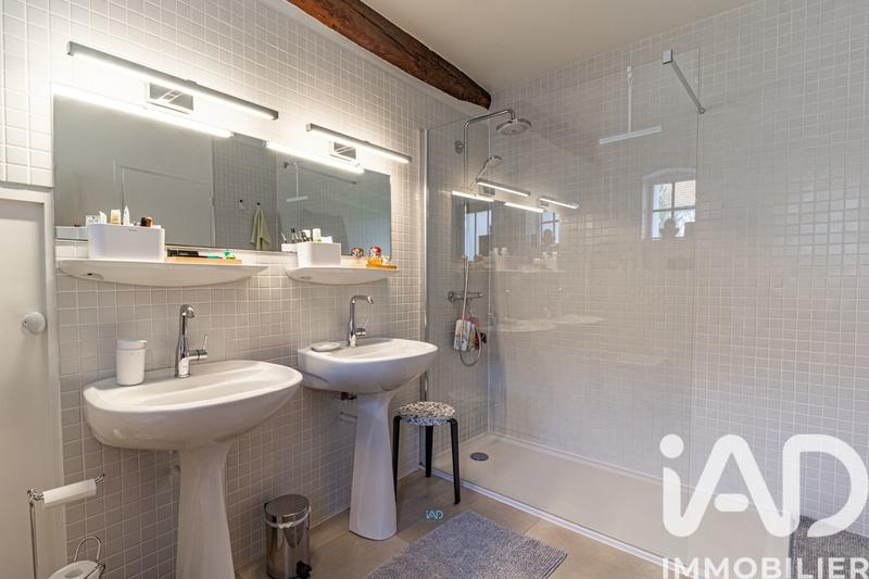 Maison - 233 m² - 7 pièces