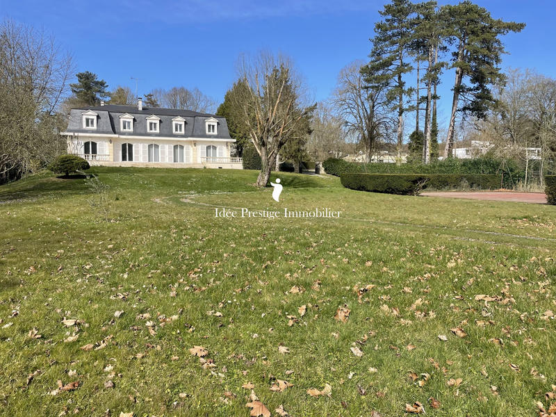 Maison - 443 m² - 12 pièces