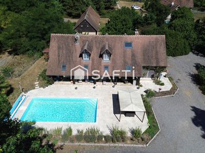 Maison - 237 m² - 11 pièces