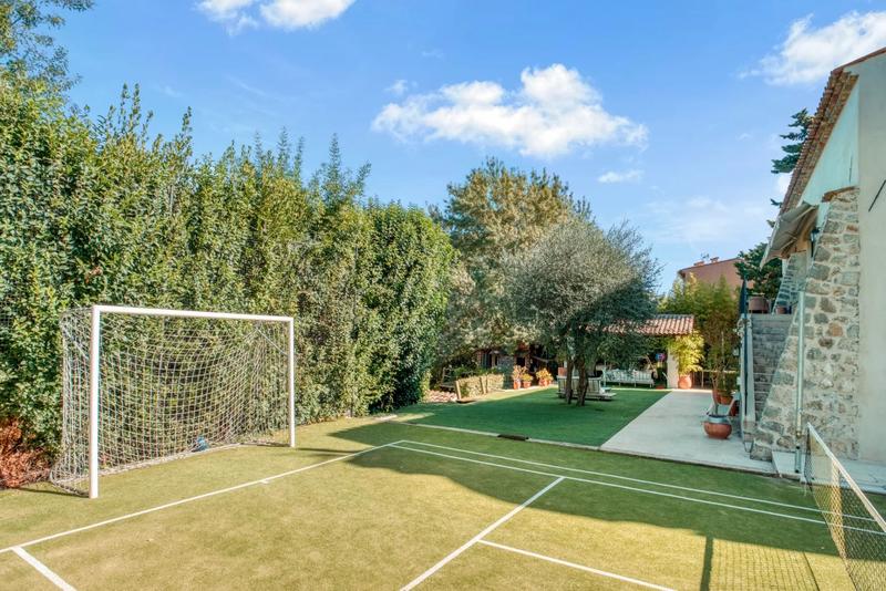 Villa - 265 m² - 6 pièces