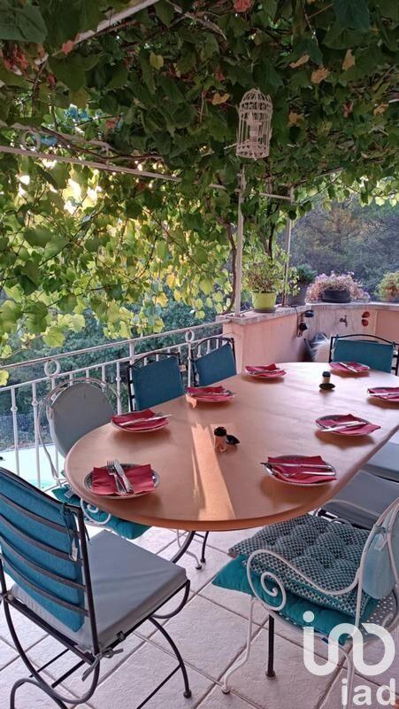 Maison - 237 m² - 7 pièces