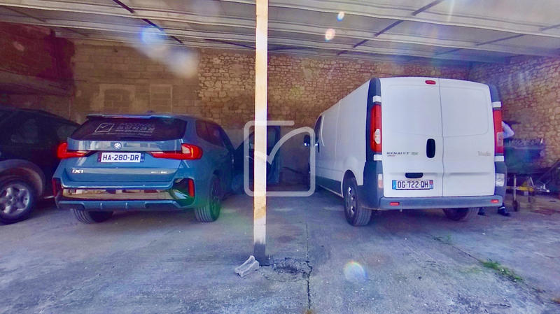 Maison - 250 m² - 17 pièces