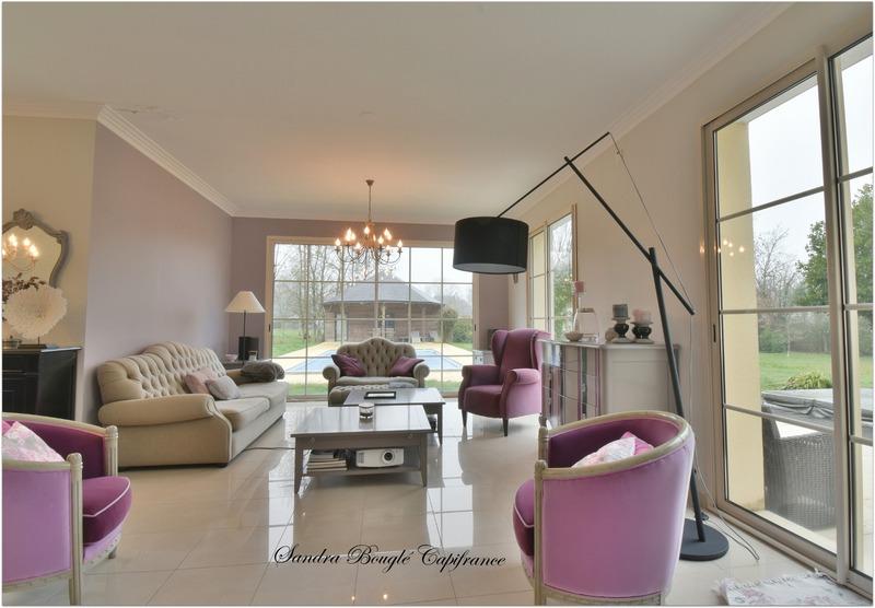 Maison - 216 m² - 9 pièces