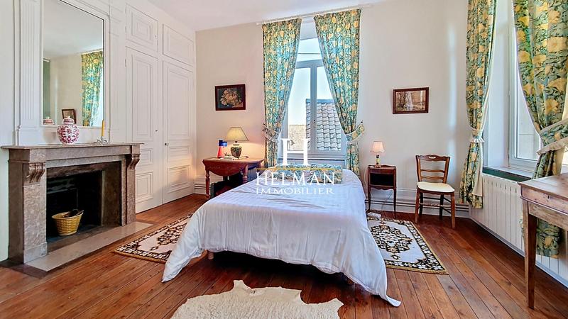 Maison - 336 m² - 13 pièces