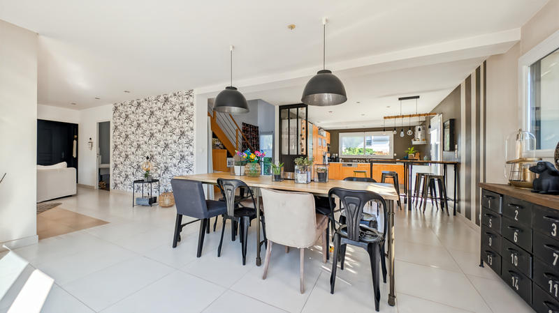 Maison - 208 m² - 7 pièces
