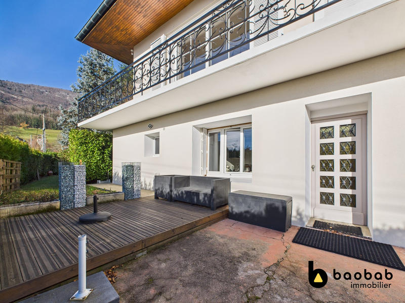 Maison traditionnelle - 240 m² - 7 pièces