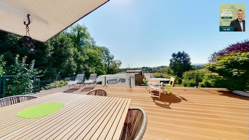 Maison - 240 m² - 5 pièces