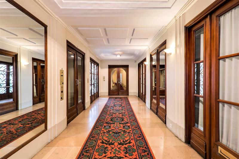 Appartement - 250 m² - 8 pièces