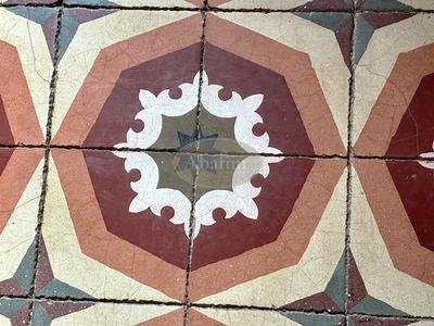 Maison - 300 m² - 12 pièces