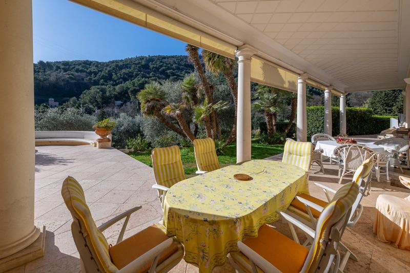 Villa - 857 m² - 15 pièces