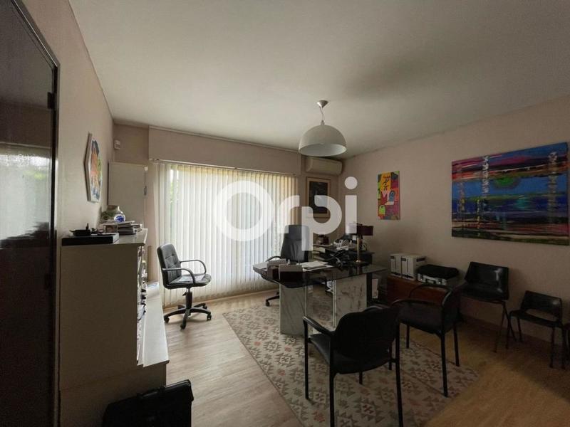 Maison - 210 m² - 6 pièces