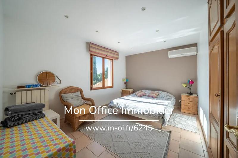 Maison - 233 m² - 7 pièces