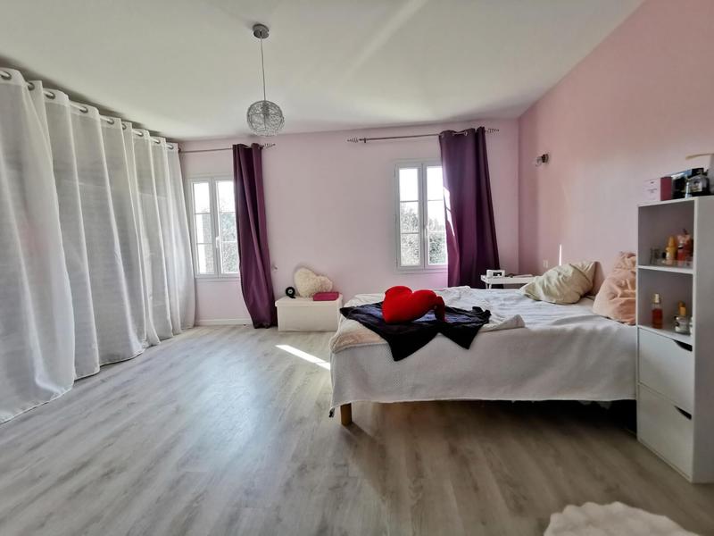 Maison - 325 m² - 10 pièces