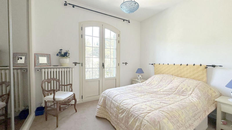 Maison - 320 m² - 10 pièces