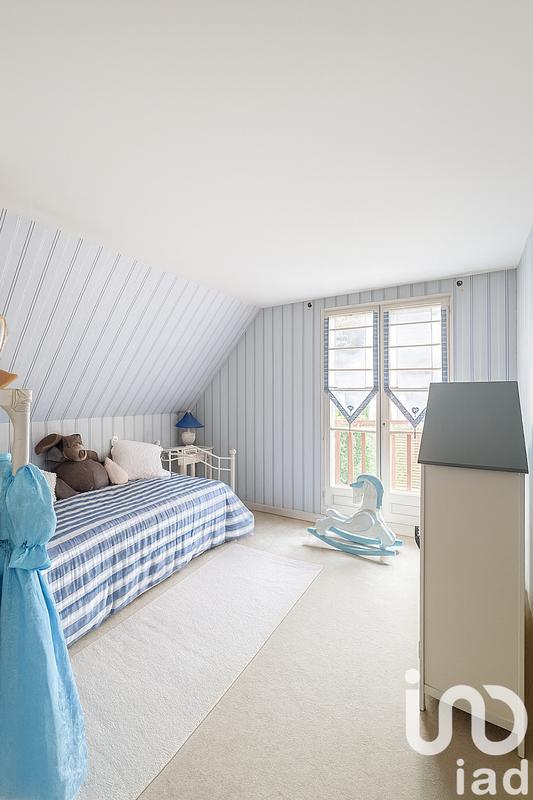 Maison - 202 m² - 7 pièces