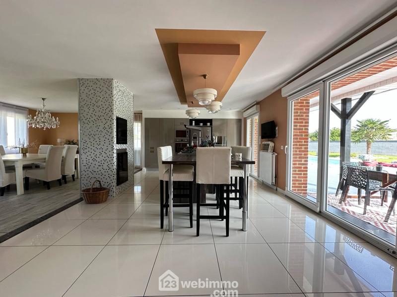 Maison - 204 m² - 9 pièces