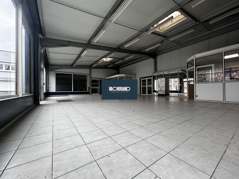 Local commercial - 929 m² - 4 pièces